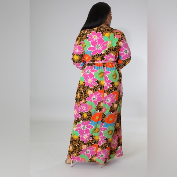 (R) Good times usa Floral Maxi Dress with Vibrant Colors, size 2XL - Picture 3 of 15